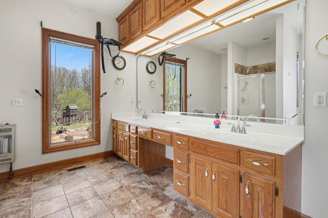 11948 Betts Rd, Greenbrier, TN 37073