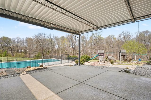 11948 Betts Rd, Greenbrier, TN 37073