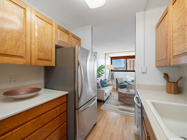2092 Kuhio Avenue 2405, Honolulu, HI 96815
