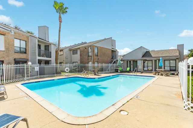 3220 69th Street F5, Galveston, TX 77551
