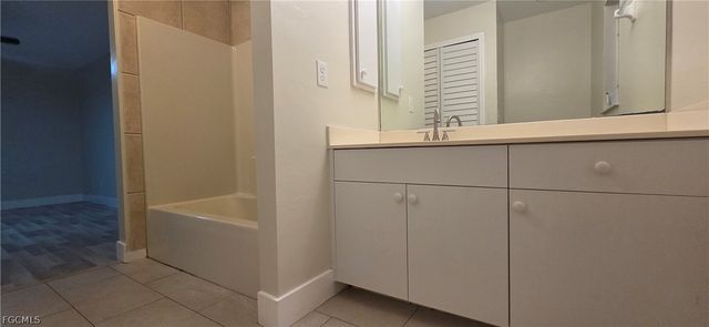 1019 SE 12th TER, Cape Coral, FL 33990