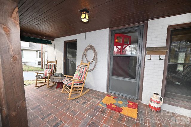 1340 1st Avenue Place NW, Hickory, NC 28601