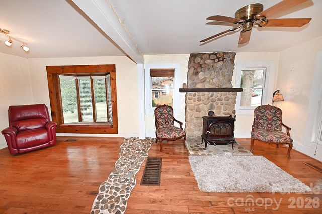 1340 1st Avenue Place NW, Hickory, NC 28601