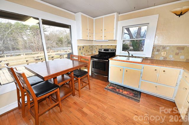 1340 1st Avenue Place NW, Hickory, NC 28601