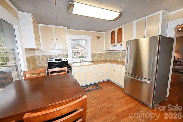 1340 1st Avenue Place NW, Hickory, NC 28601