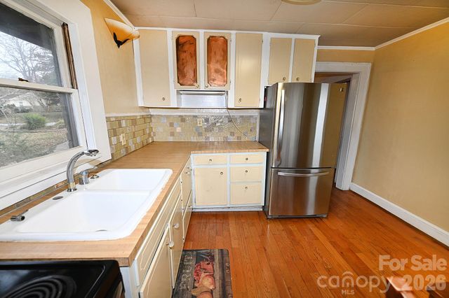 1340 1st Avenue Place NW, Hickory, NC 28601