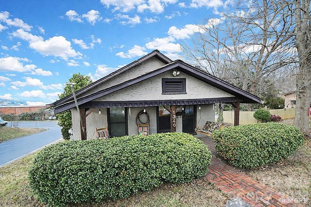 1340 1st Avenue Place NW, Hickory, NC 28601