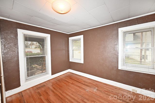 1340 1st Avenue Place NW, Hickory, NC 28601