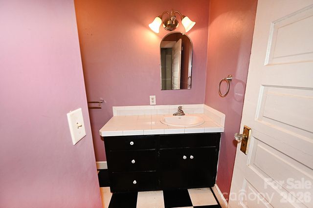 1340 1st Avenue Place NW, Hickory, NC 28601