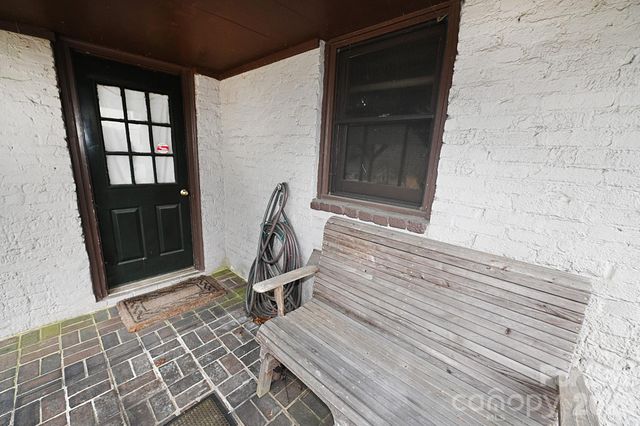 1340 1st Avenue Place NW, Hickory, NC 28601