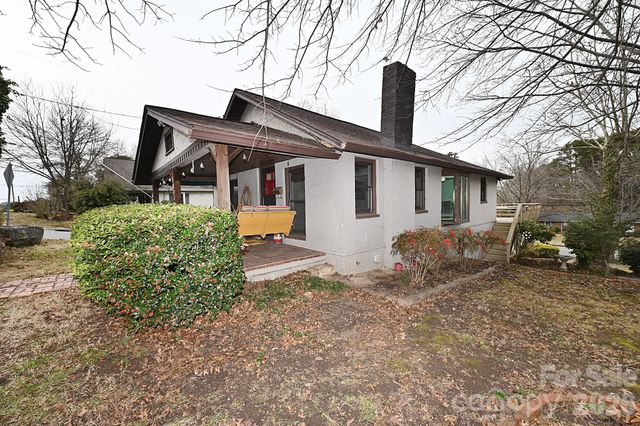 1340 1st Avenue Place NW, Hickory, NC 28601