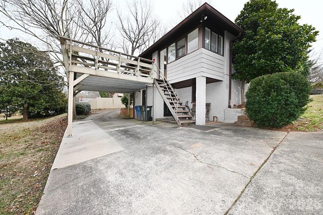 1340 1st Avenue Place NW, Hickory, NC 28601