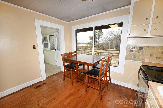 1340 1st Avenue Place NW, Hickory, NC 28601