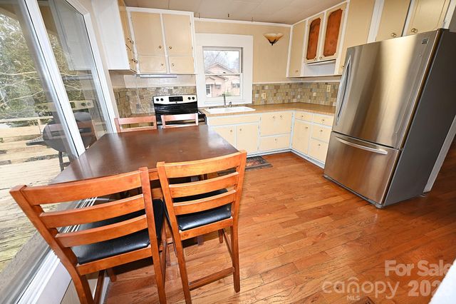 1340 1st Avenue Place NW, Hickory, NC 28601