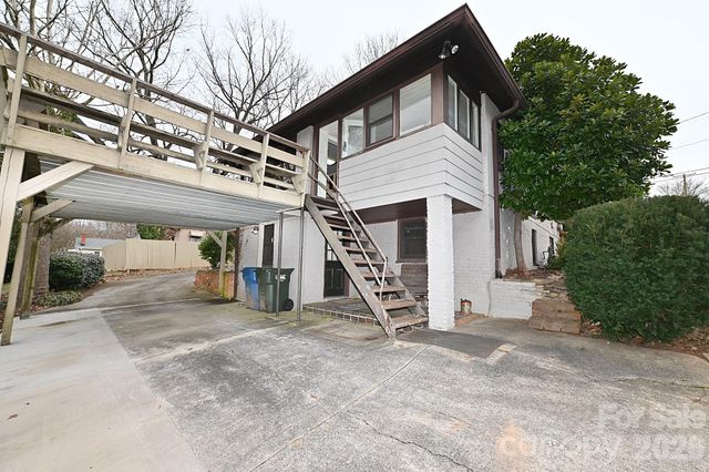 1340 1st Avenue Place NW, Hickory, NC 28601