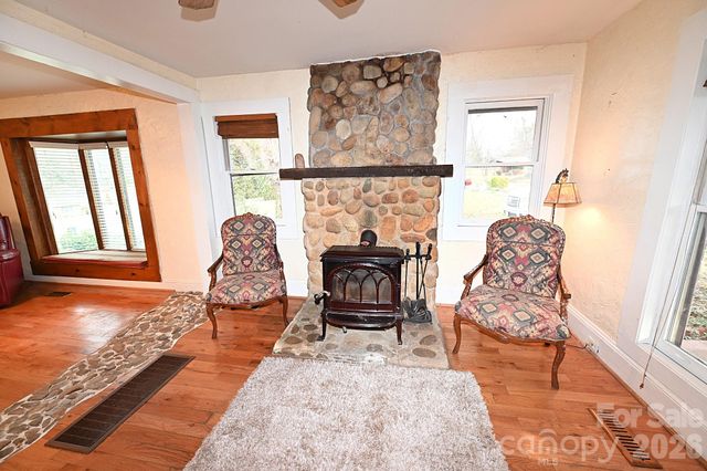 1340 1st Avenue Place NW, Hickory, NC 28601