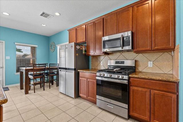 814 Corner Square, Seabrook, TX 77586