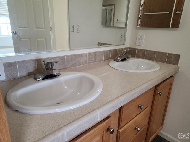 23200 Grimsel Drive, Tehachapi, CA 93561