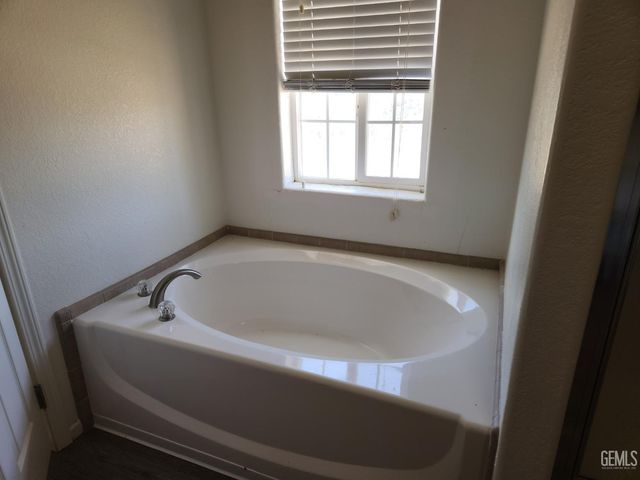 23200 Grimsel Drive, Tehachapi, CA 93561