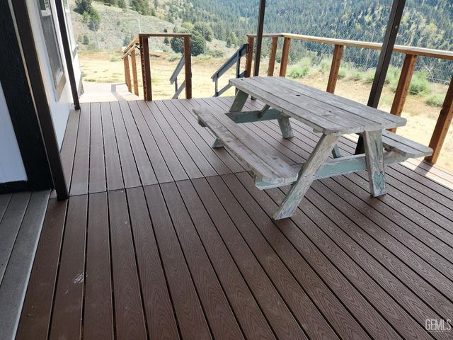 23200 Grimsel Drive, Tehachapi, CA 93561