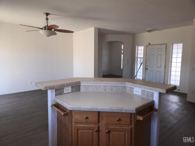 23200 Grimsel Drive, Tehachapi, CA 93561