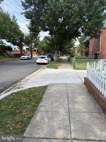 2210 S ST SE, Washington, DC 20020