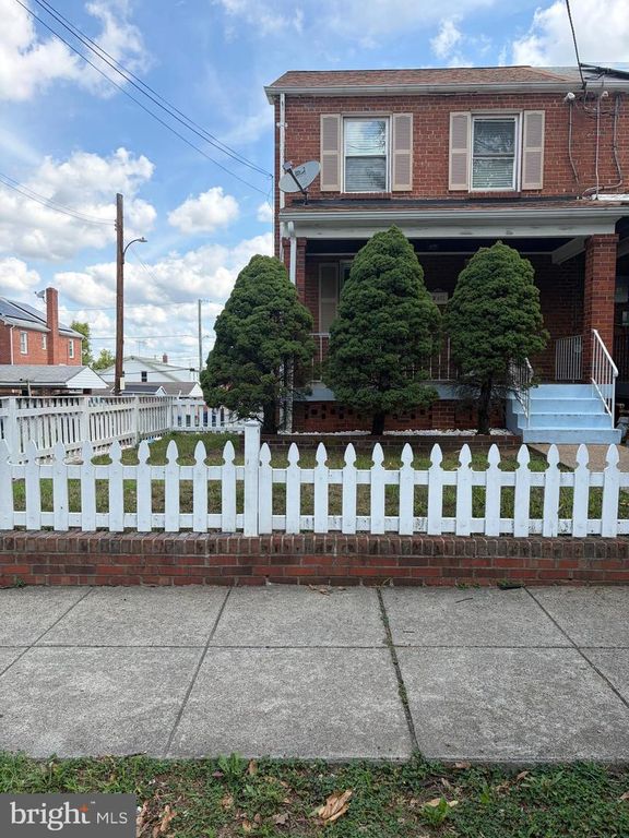 2210 S ST SE, Washington, DC 20020
