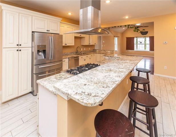 66 Mulberry Lane, Milton, NY 12547