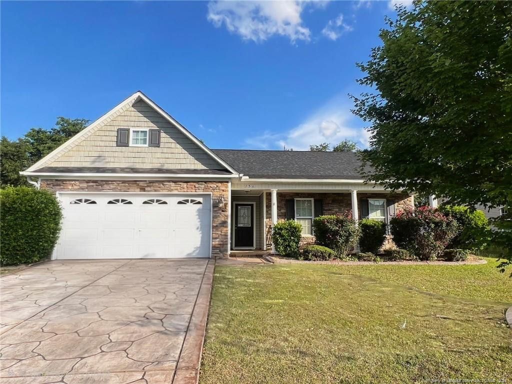 156 Crestwood Lane, Raeford, NC 28376