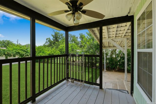 666 N San Eduardo Ave, San Antonio, TX 78228