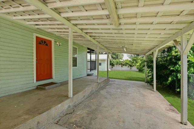 666 N San Eduardo Ave, San Antonio, TX 78228