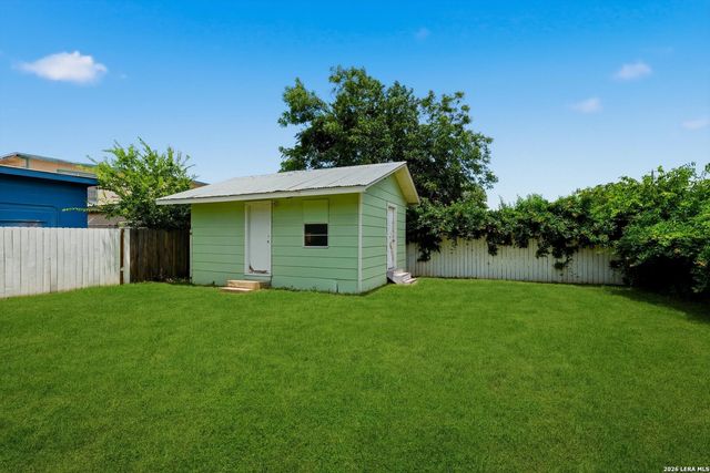 666 N San Eduardo Ave, San Antonio, TX 78228