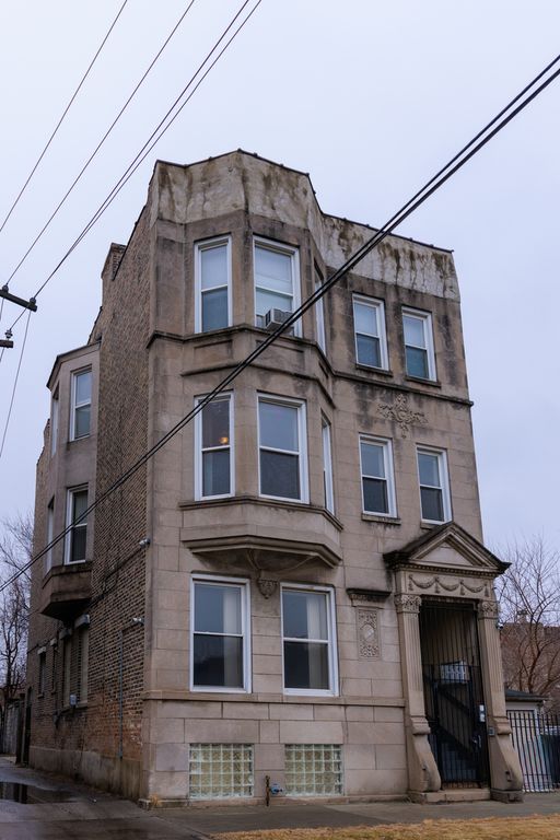 63 E 56th Street, Chicago, IL 60637