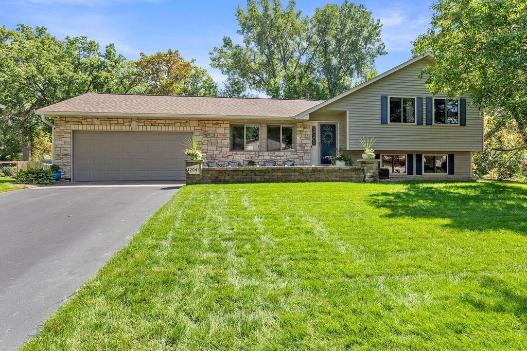 12041 Robin Road, Maple Grove, MN 55369 — photo 3