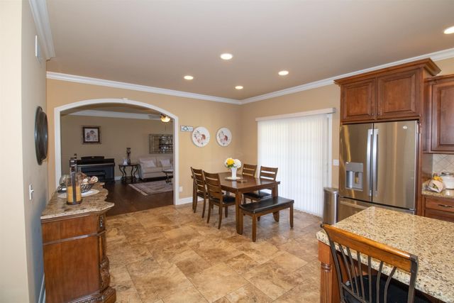 2084 LONG COVE Circle, Newburgh, IN 47630