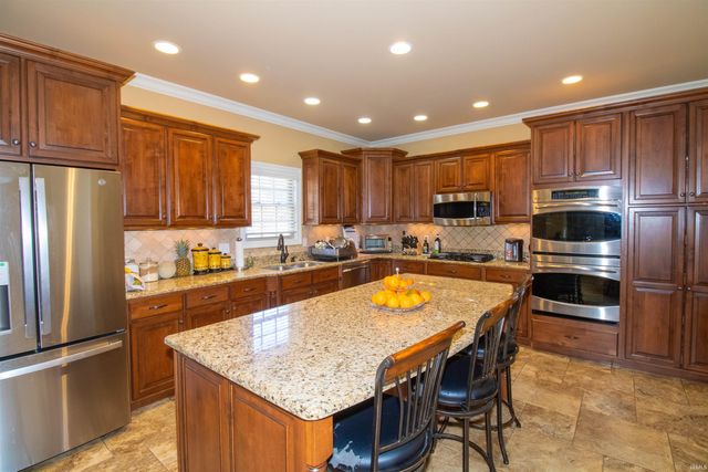 2084 LONG COVE Circle, Newburgh, IN 47630