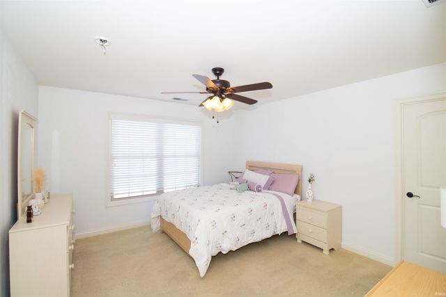 2084 LONG COVE Circle, Newburgh, IN 47630