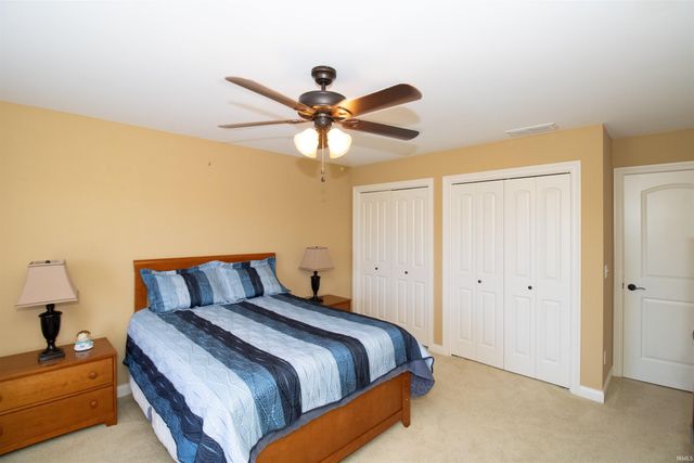 2084 LONG COVE Circle, Newburgh, IN 47630