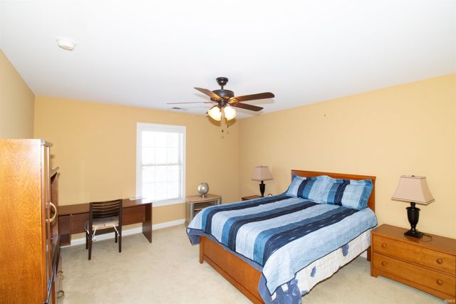 2084 LONG COVE Circle, Newburgh, IN 47630