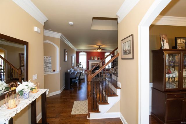 2084 LONG COVE Circle, Newburgh, IN 47630