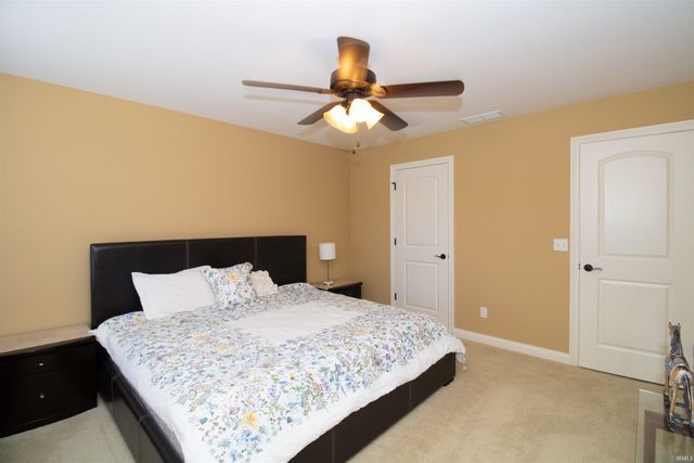 2084 LONG COVE Circle, Newburgh, IN 47630