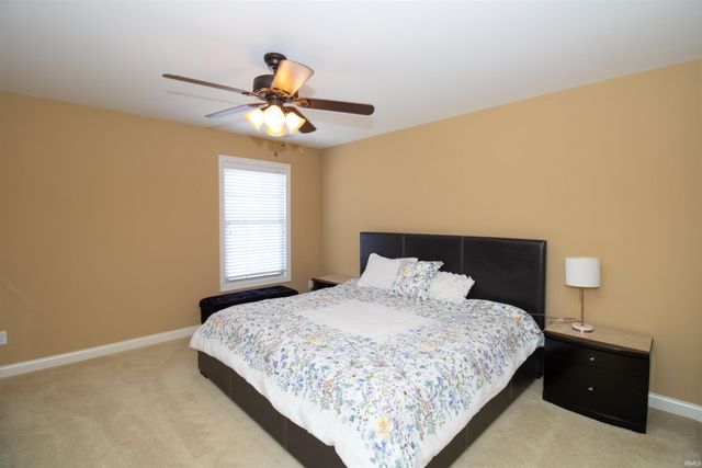 2084 LONG COVE Circle, Newburgh, IN 47630