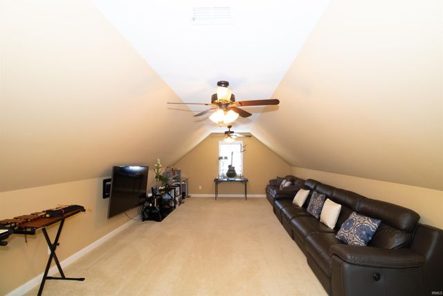 2084 LONG COVE Circle, Newburgh, IN 47630