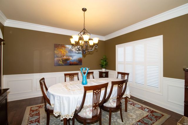 2084 LONG COVE Circle, Newburgh, IN 47630