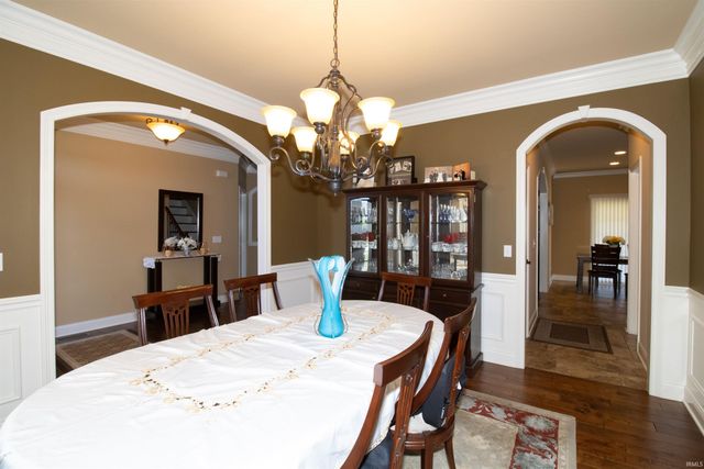 2084 LONG COVE Circle, Newburgh, IN 47630