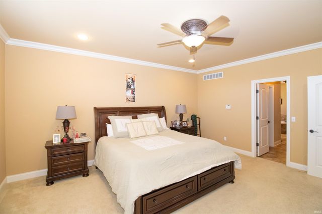 2084 LONG COVE Circle, Newburgh, IN 47630