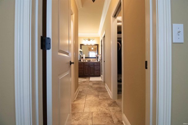 2084 LONG COVE Circle, Newburgh, IN 47630