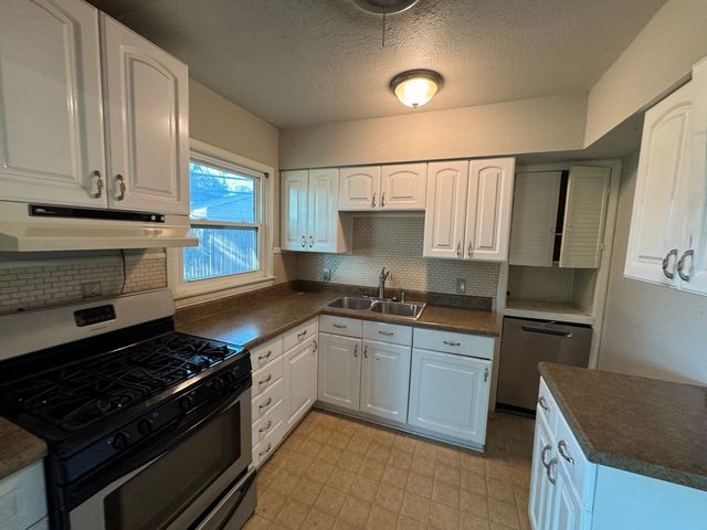 200 SW Moody Street, Burleson, TX 76028