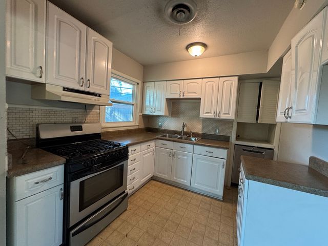 200 SW Moody Street, Burleson, TX 76028