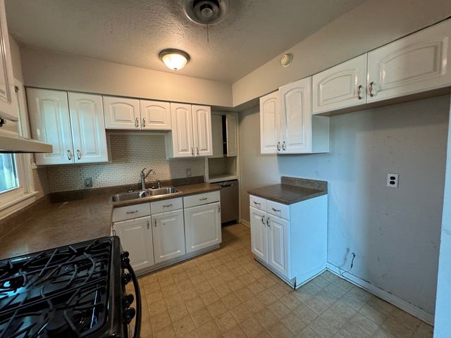 200 SW Moody Street, Burleson, TX 76028